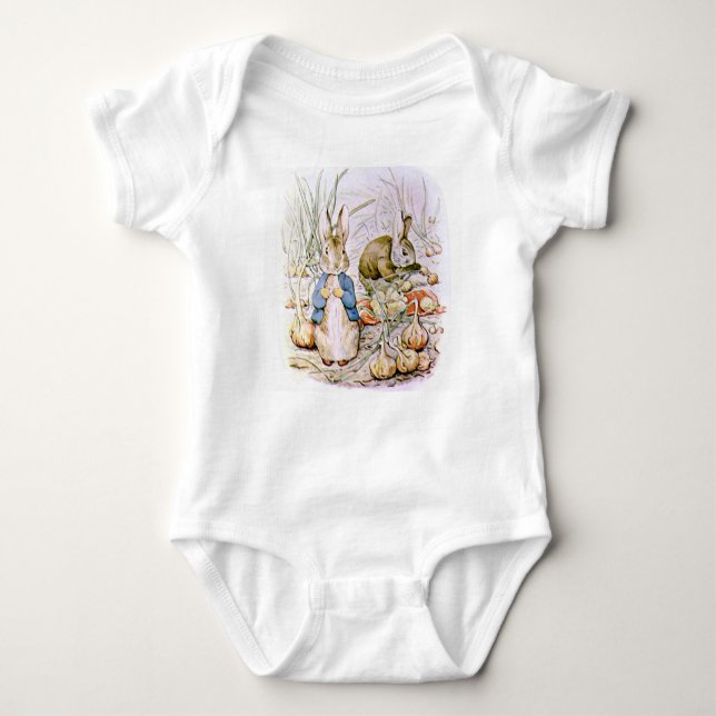 Beatrix Potter. Peter och Benjamin samlar lök. T Shirt (Framsida)