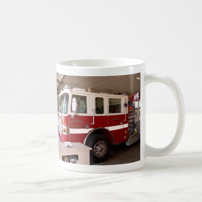 Beaumont avfyrar dept.en kaffemugg (Höger)