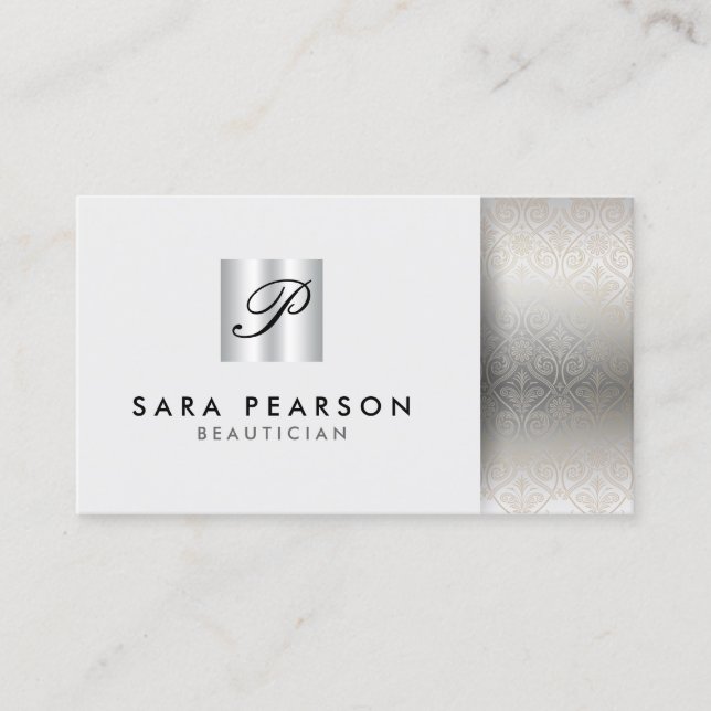 Beautician Elegant Silver Monogram Damask Visitkort (Framsida)