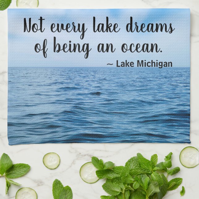 Beautiful Blue Lake Michigan With Cirrus Clouds Kökshandduk (Vikta)