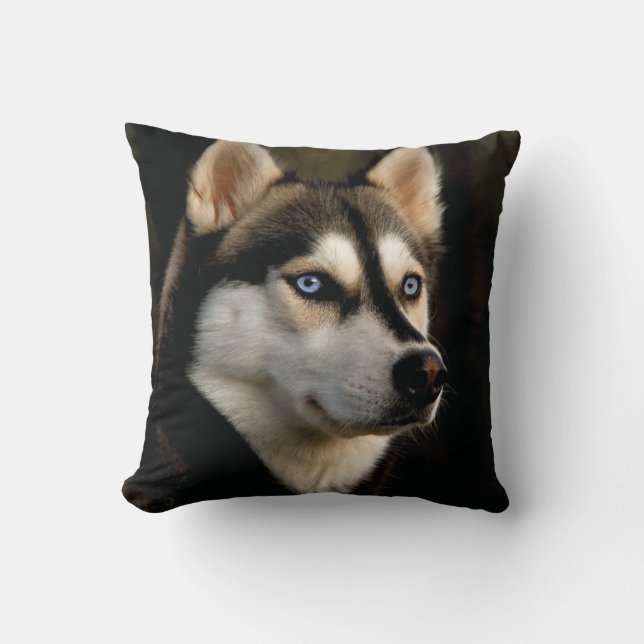Beautiful Husky Throw Pillow Kudde (Framsida)