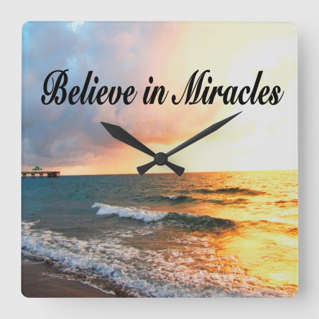 BEAUTIFUL TROR PÅ MIRACLES SUNRISE DESIGN FYRKANTIG KLOCKA (Framsida)