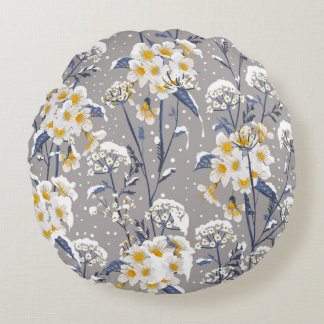 Beautiful winter flower blooming in the snow delic rund kudde