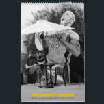 BEAUTIFULLT PHOTO CALENDAR - Kelly Vin Kalender<br><div class="desc">Fantastiskt för en gåva som kommer att vara hela året lång. Den här vackra B&W-fotoskalendern kommer att uppskattas av dig själv eller någon annan mottagare hela året. Kelly Vin har valt många av sina favoritbilder för den här kalendern. Fantastiskt för alla kontor, skåp eller kylskåp. Även ... underbarare att avmarkera...</div>