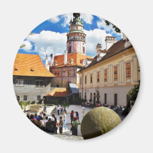 Beautifully målat torn i den Cesky Krumlov townen Magnet