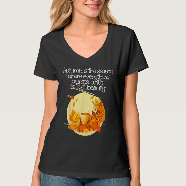 Beauty Autumn Tea and Leaves for windy Season T Shirt (Framsida)