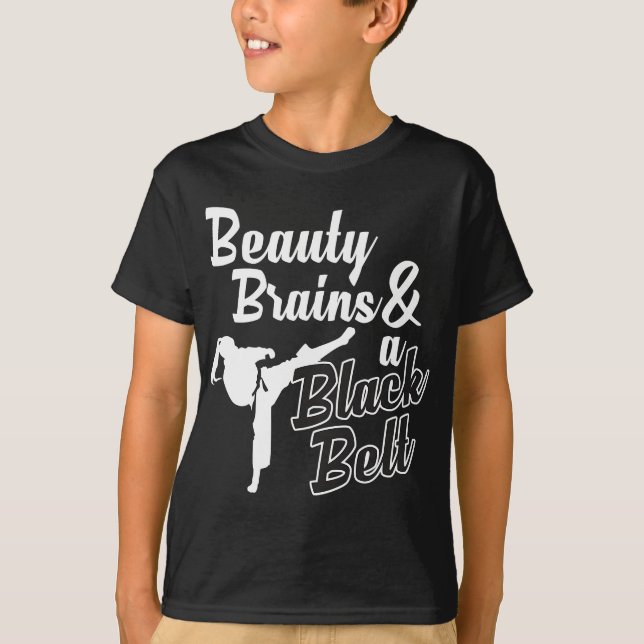Beauty Brains and a Black Bälte Funny Martial Arts T Shirt (Framsida)