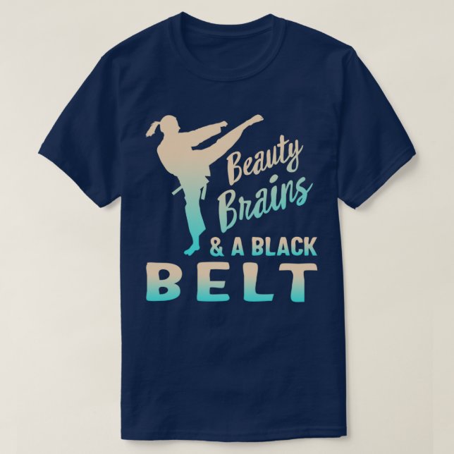 Beauty Brains och Black Bälte Martial Arts Karate T Shirt (Design framsida)