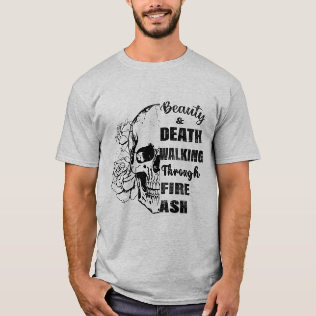 👉 "Beauty & Death - Skull Rose Grunge T-Shirt" T Shirt (Framsida)