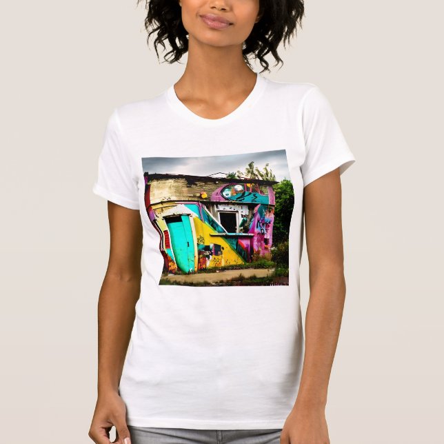 Beauty in Destruction Colorful Graffiti Abandoned T Shirt (Framsida)