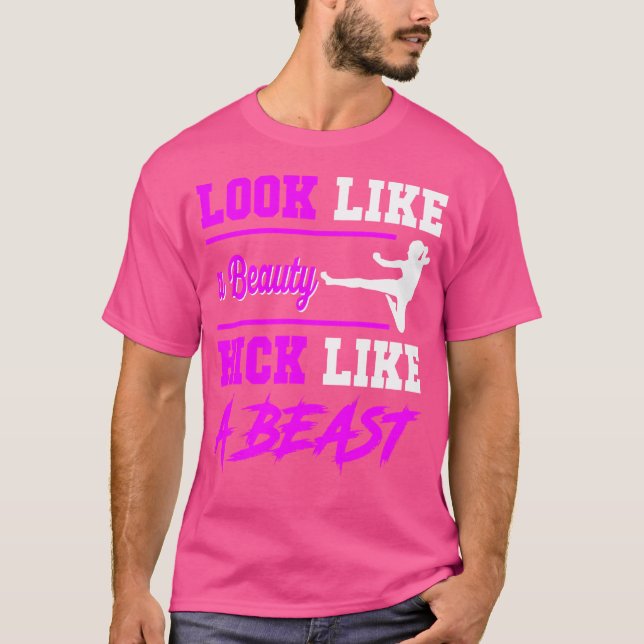 Beauty Kick som en Beas Kickboxing T Shirt (Framsida)