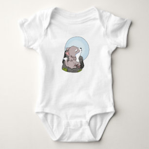 Bebisvarg ylar mot månen t shirt