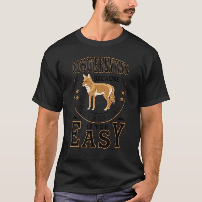 Because Deer Hunting Is Too easy    Coyote Hunting T Shirt (Framsida)