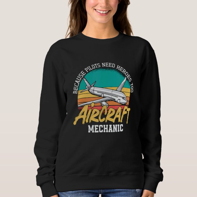 Because Pilots Need Heroes Too Aircraft Mechanic A T Shirt (Framsida)