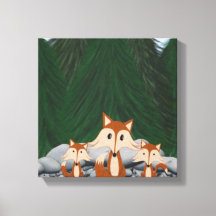 Bedårande familj med rävar