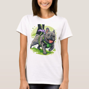 Bedårande fransk bulldog som går i parken t shirt