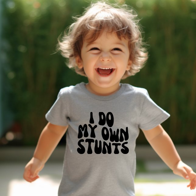 Bedårande "Jag Gör Mina Egna Stunts" Pojkar T Shirt (Skapare uppladdad)