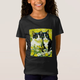 Bedårande katter som sitter i en äng med tusenskön t shirt