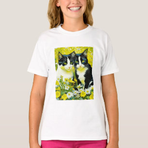 Bedårande katter som sitter i en äng med tusenskön t shirt