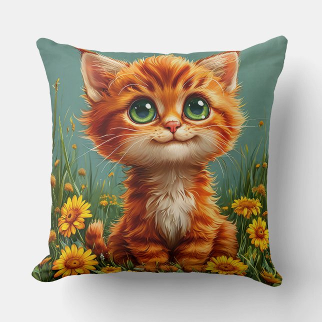 Bedårande orange kattunge som sitter i en äng kudde (Framsida)