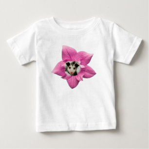 Bedårande sött baby leende baby opossum blommig t shirt