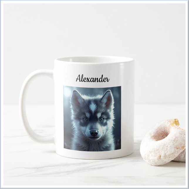 Bedårande vargbaby i månljuset kaffemugg (Skapare uppladdad)