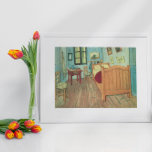 Bedroom in Arles by Vincent van Gogh Poster<br><div class="desc">Bedroom in Arles (1889) by Vincent van Gogh är en daglig målning av Post impressionism bra vintage. En hemscen i insida med säng, bord, stol och målningar hängande på väggarna, flera arkitektoniska inslag, typiska sovrumsmöbler. Det finns tre giltiga versioner som beskrivs i hans brev, som lätt kan urskiljas av bilder...</div>