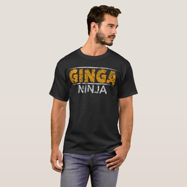 Bedrövat Ginja Ninja roligt ljust rödbrun rött Tee Shirt (Hel framsida)