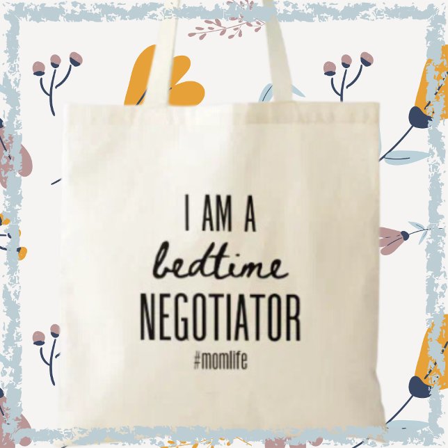 Bedtime Negotiator Funny Momlife Mors dag Gift Tygkasse (This tote bag makes a fantastic gift, adding a dash of humour to any mum's daily routine!)