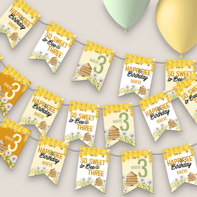 Bee Beehive och Honeycomb 3:e födelsedagen Vimplar (3rd Birthday Party bunting with bee theme and cute bee puns inc sweet to be 3 and happ-bee birthday)