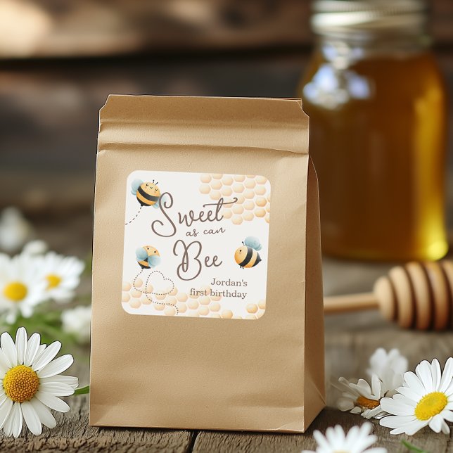 Bee Birthday Fyrkantigt Klistermärke (The cutest little detail that makes a bee impact)