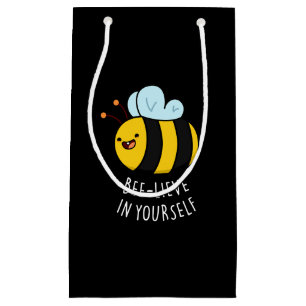 Bee-lieve in Yourself Funny Bee Pun Mörk BG