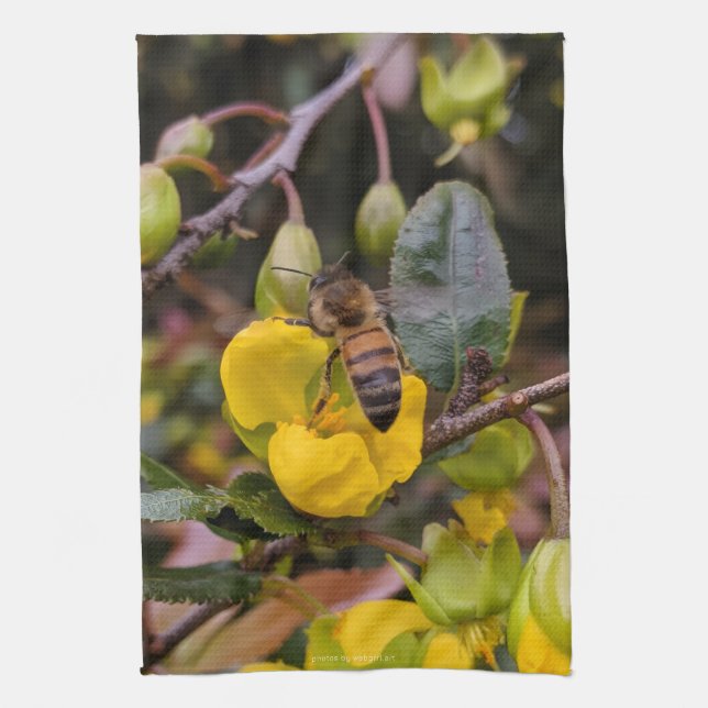 Bee LOVE Buttercup Yellow Flowers Kökshandduk (Vertikal)