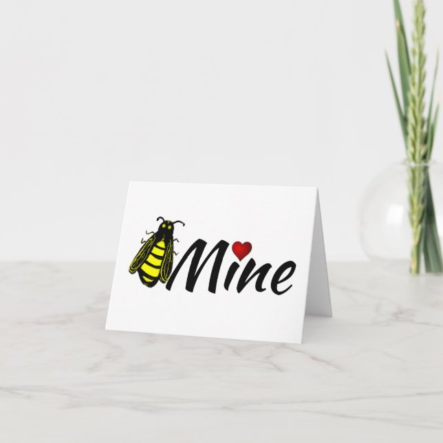 Bee Mine Cute Honeybee med Red Heart Valentine Helgkort (Framsida)