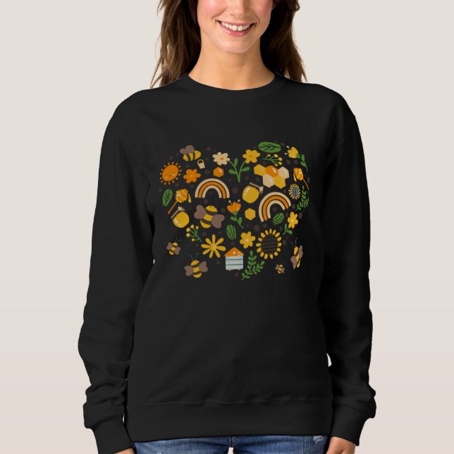 Bee Outfit Idea For Women With Flowers Heart & Bum T Shirt (Framsida)