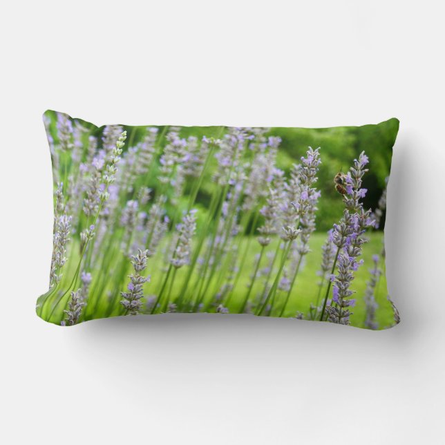 Bee på Lavender-Blommigten Lumbarkudde (Framsida)