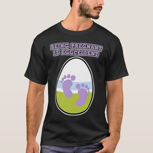 Beeing Pregnant is Eggcellent pregnancy T Shirt (Framsida)