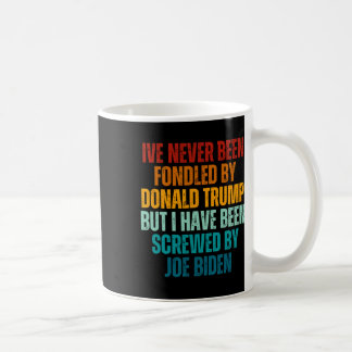 Been Fondled av Donald Trump har kontrollerats av  Kaffemugg
