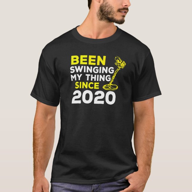 Been Swinging My Thing Since 2020 Metal Detector H T Shirt (Framsida)