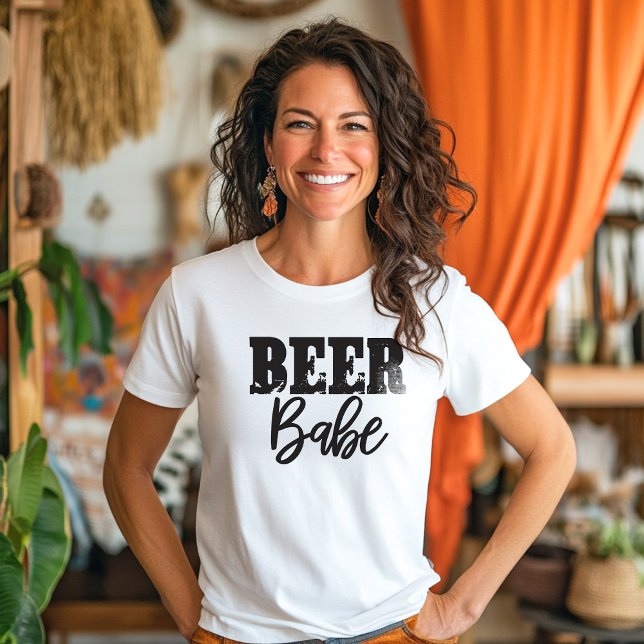 Beer Babe | Funny Women's Beer T Shirt (Skapare uppladdad)