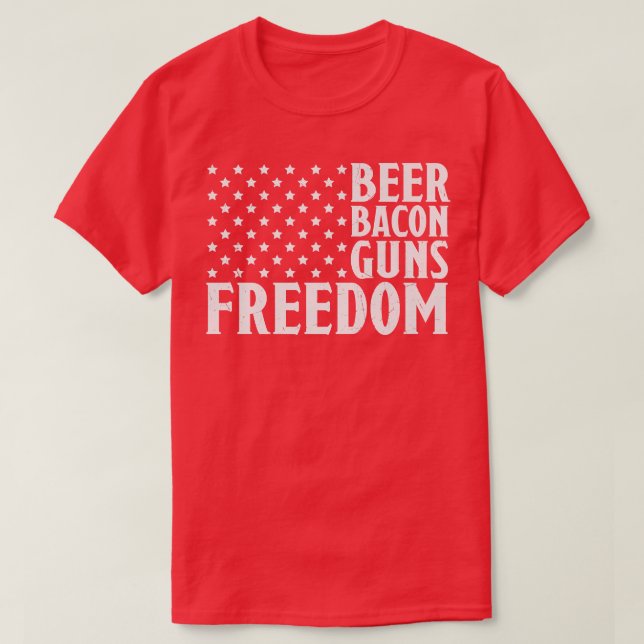 Beer Bacon Guns & Freedom American Flagga  T Shirt (Design framsida)