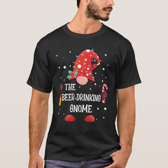 Beer dricker Gnome-matchande familjejul T Shirt (Framsida)