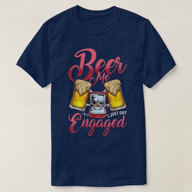 Beer me I Just Got Engaged Couple Engagement Party T Shirt (Design framsida)
