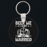 Beer Me I Just Got Married Funny Wedding Groom Bri Nyckelring<br><div class="desc">Beer Me I Just Got Married Funny Wedding Groom Bride</div>