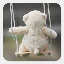 Beer op Schommel in beweging. Fyrkantigt Klistermärke