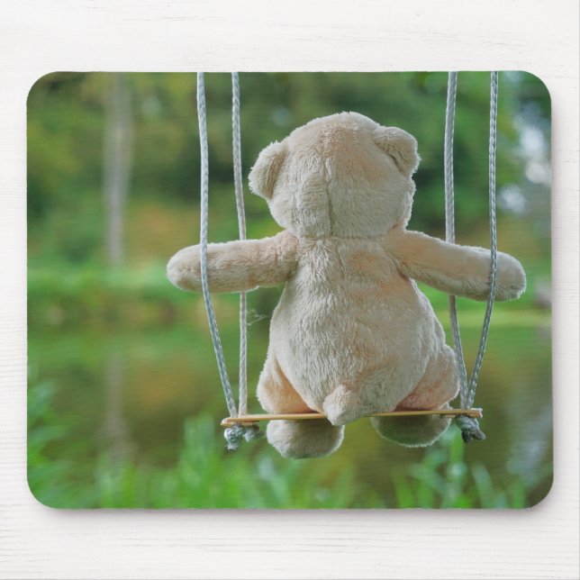 Beer op schommel vanaf de rug. musmatta (Framsidan)