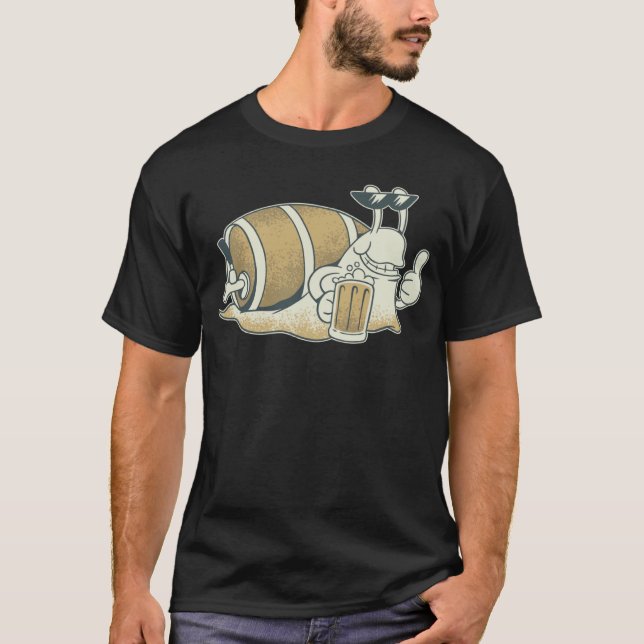 Beer snail snail with beer barrel t shirt (Framsida)