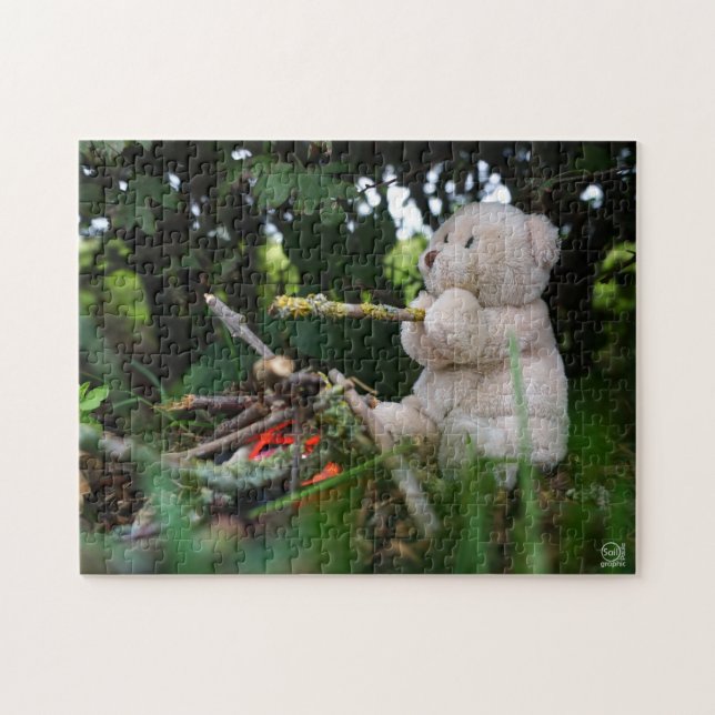 Beertje dat bij kampvuur zit. pussel (Horisontell)