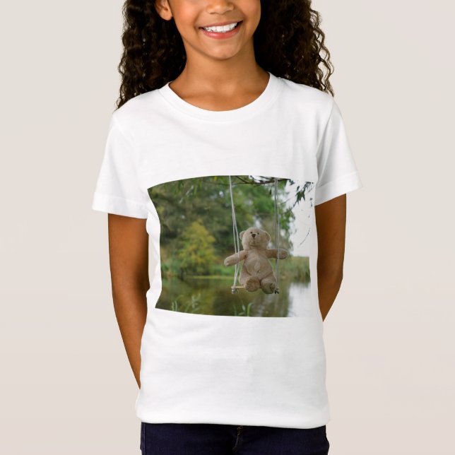 Beertje op schommel aan boom t shirt (Framsida)