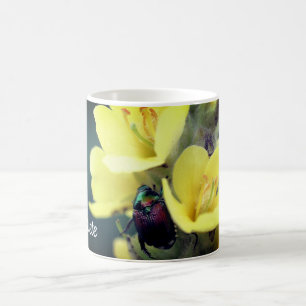 Beetle on Mullein Flower Personlig Kaffemugg